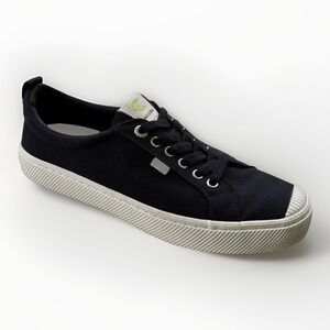 Cariuma Unisex Sneakers Men's 10.5 Women's 12 Black Canvas OCA Low Top Shoes